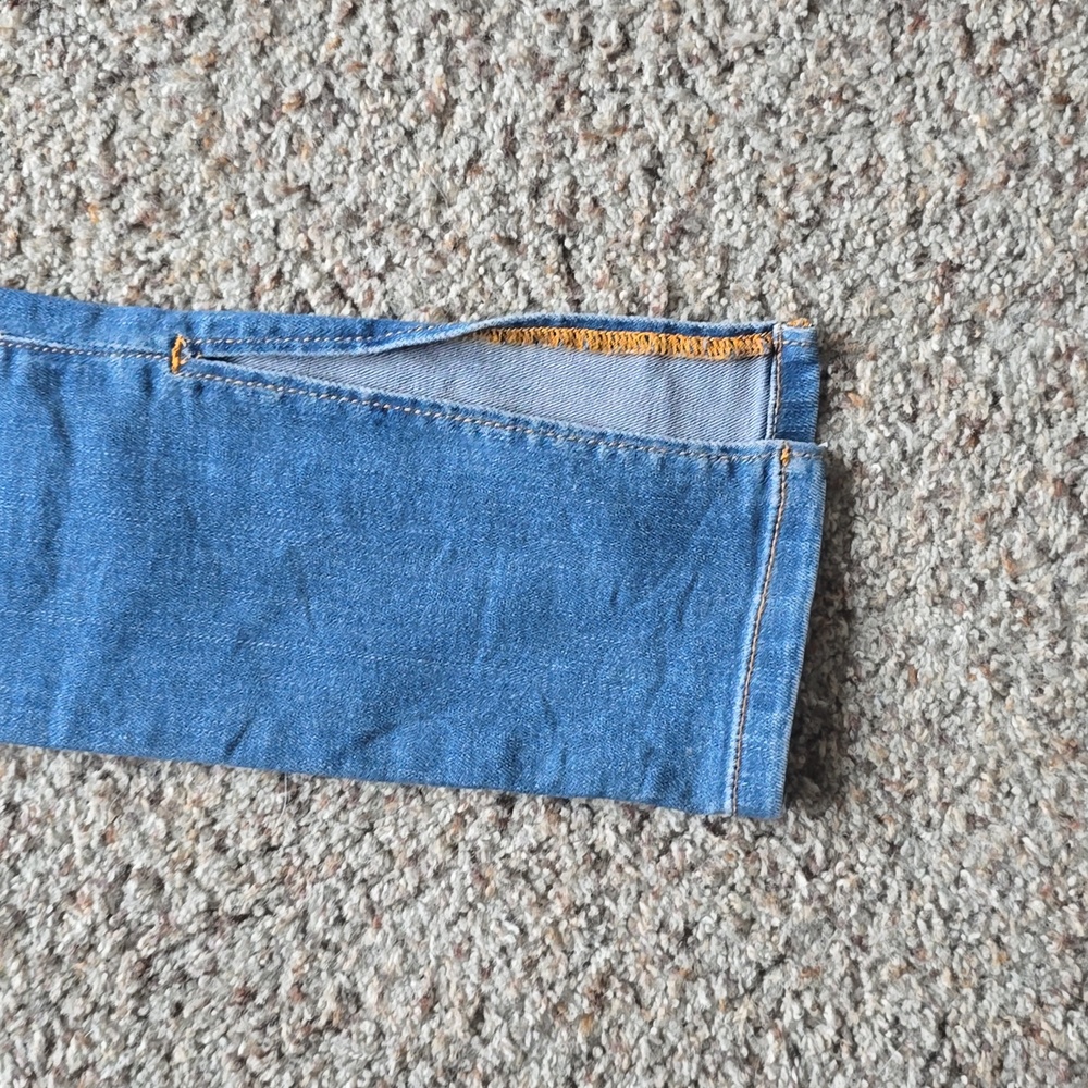 BDG Urban Outfitters Twig Mid Rise Jeans Split Hem Blue Denim Size 26 - Picture 3 of 7